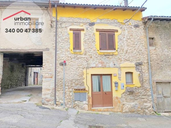 casa indipendente in vendita a L'Aquila in zona Sassa