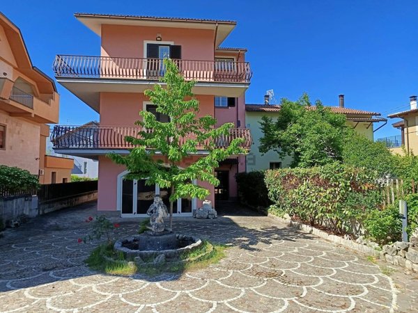 casa indipendente in vendita a L'Aquila in zona Paganica