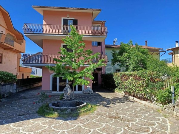 casa indipendente in vendita a L'Aquila in zona Paganica