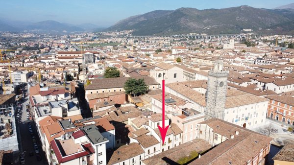 negozio in vendita a L'Aquila in zona Centro Città