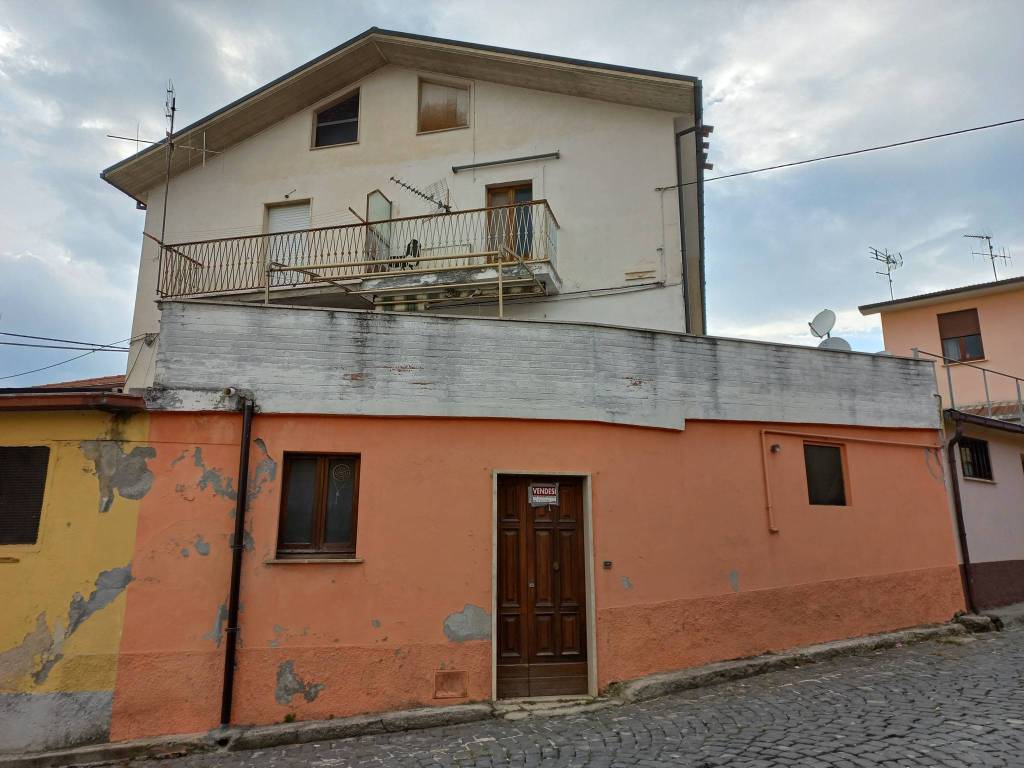 casa semindipendente in vendita a L'Aquila in zona Assergi
