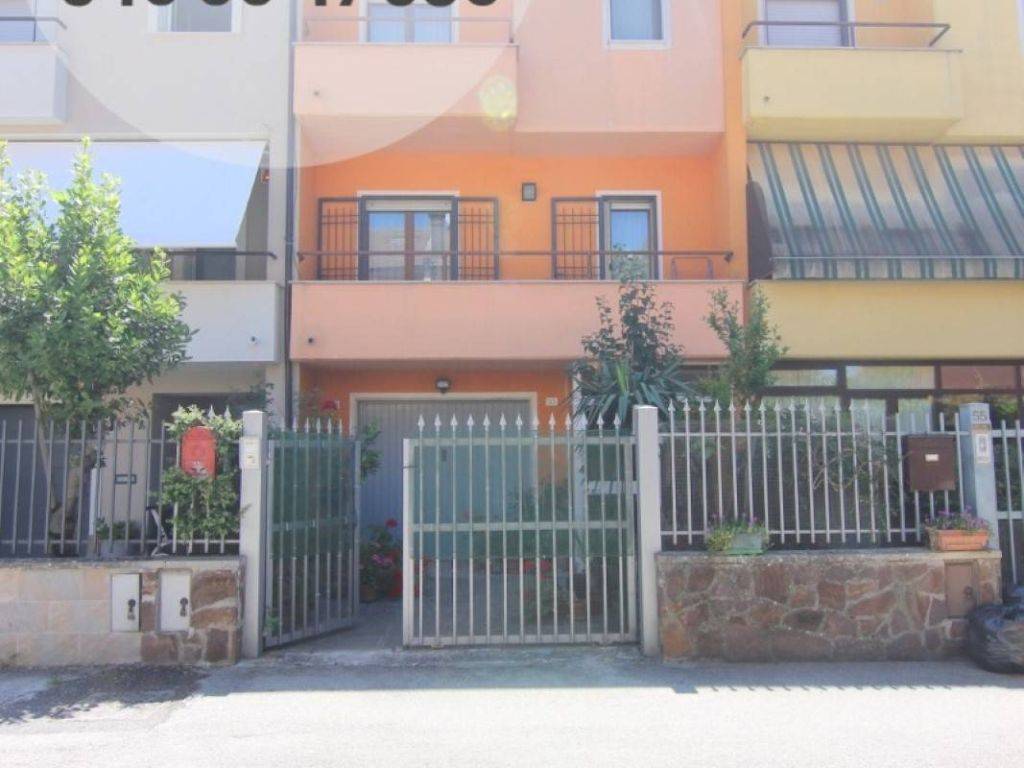 casa indipendente in vendita a L'Aquila in zona Palombara