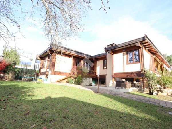 casa indipendente in vendita a L'Aquila in zona Assergi