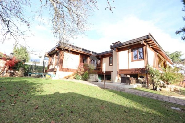 casa indipendente in vendita a L'Aquila in zona Collebrincioni