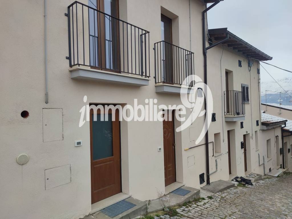 casa indipendente in vendita a L'Aquila in zona Paganica