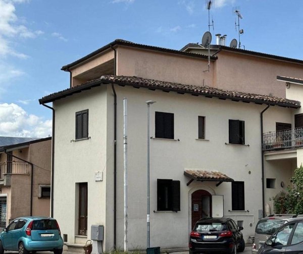 casa indipendente in vendita a L'Aquila in zona Collebrincioni