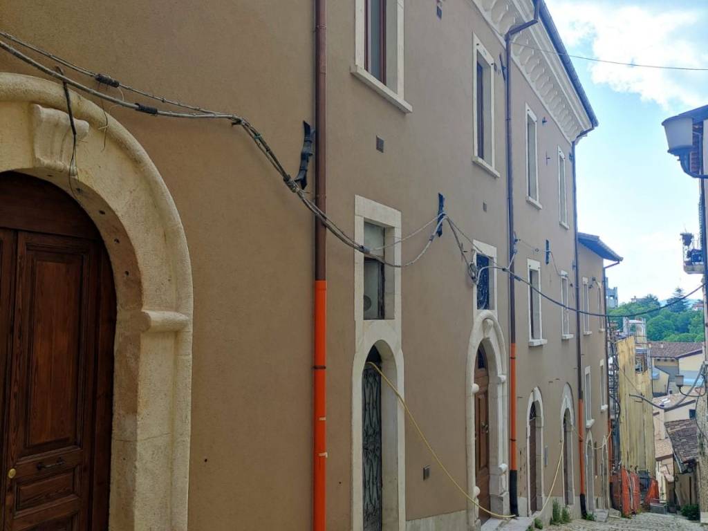 intera palazzina in vendita a L'Aquila in zona Centro Città