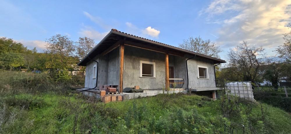 casa indipendente in vendita a L'Aquila in zona Paganica