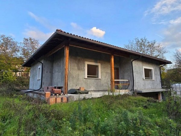 casa indipendente in vendita a L'Aquila in zona Paganica