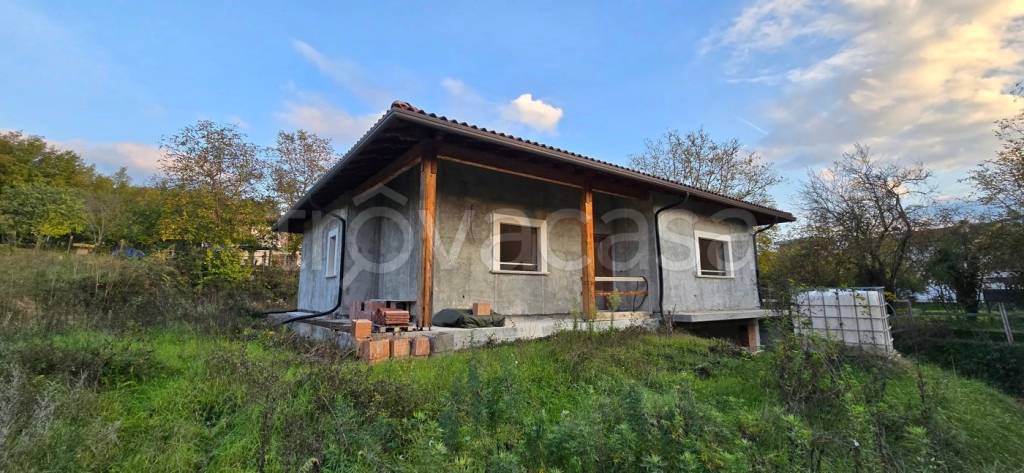 casa indipendente in vendita a L'Aquila in zona Paganica