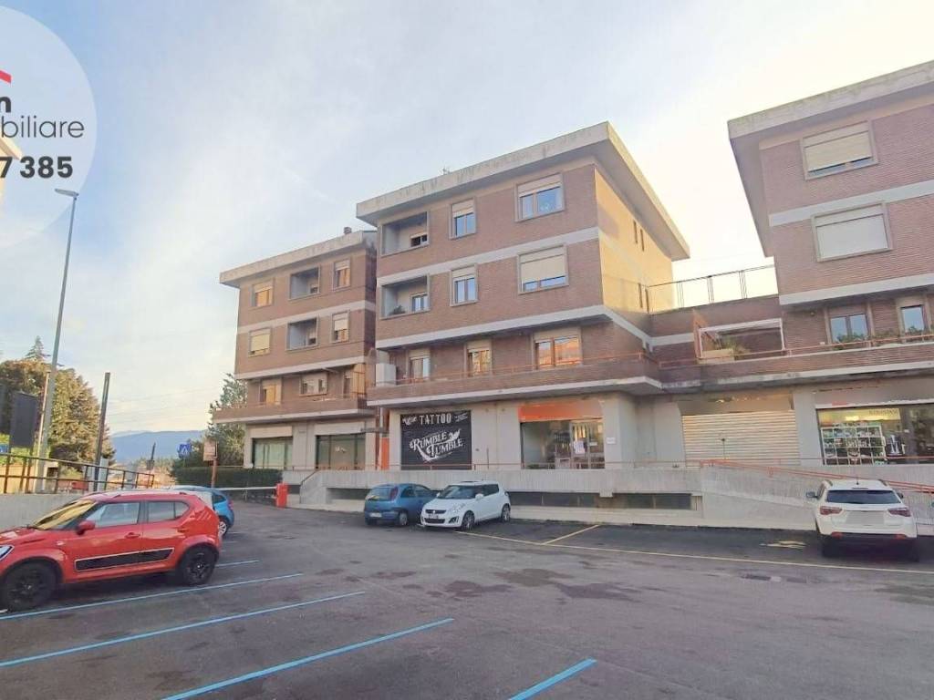 negozio in vendita a L'Aquila in zona Torrione