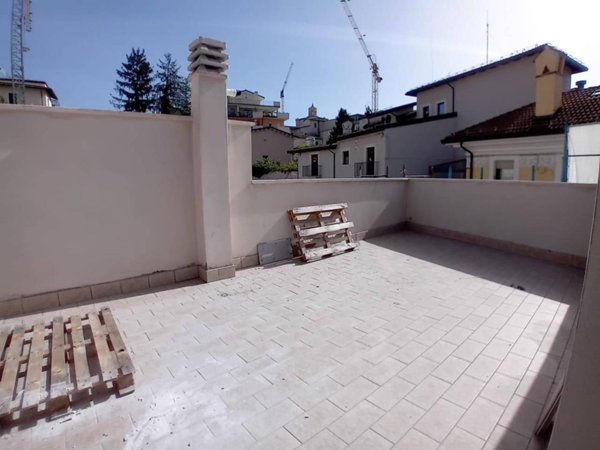 casa indipendente in vendita a L'Aquila in zona Centro Città
