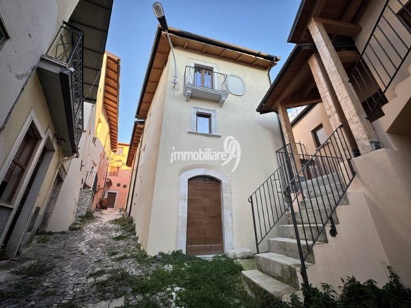 casa indipendente in vendita a L'Aquila in zona Paganica
