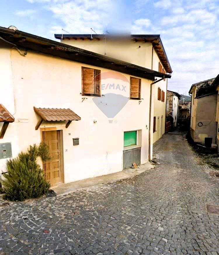 casa indipendente in vendita a L'Aquila in zona Pianola