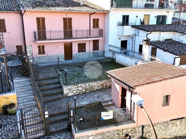 appartamento in vendita a L'Aquila in zona Pianola