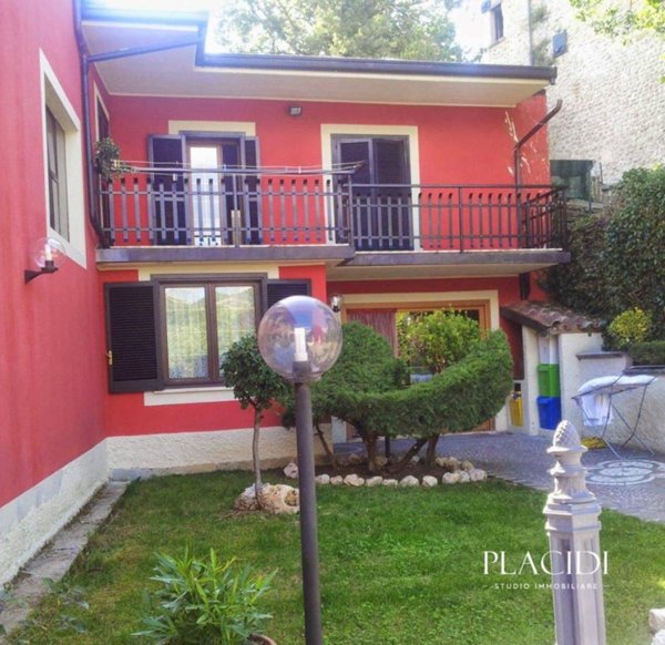 casa indipendente in vendita a L'Aquila in zona San Sisto