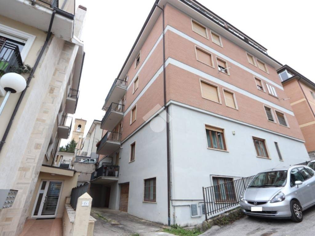 casa indipendente in vendita a L'Aquila in zona Centro Città
