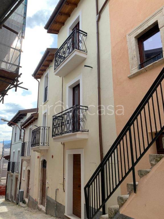 casa indipendente in vendita a L'Aquila in zona Monticchio/frazione Bagno