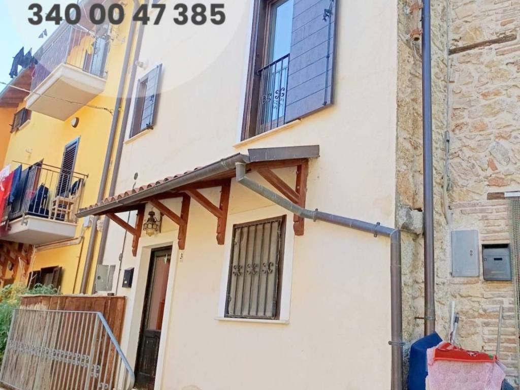 casa indipendente in vendita a L'Aquila in zona Preturo