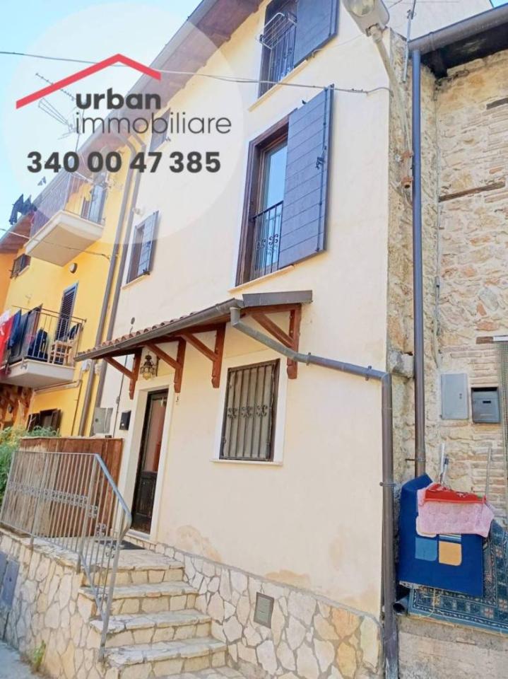 casa indipendente in vendita a L'Aquila in zona Preturo