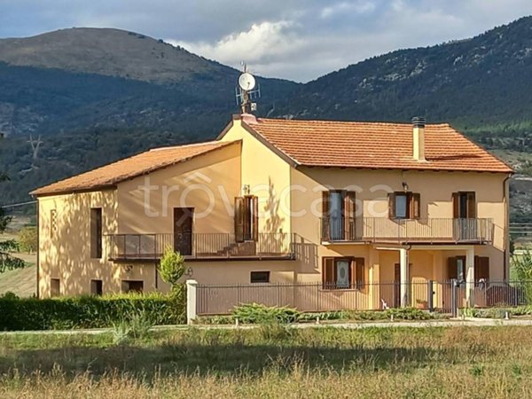 casa indipendente in vendita a L'Aquila