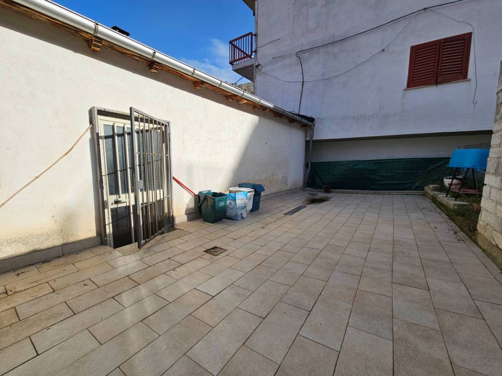casa indipendente in vendita a L'Aquila in zona Cansatessa