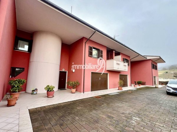 casa indipendente in vendita a L'Aquila in zona Pianola
