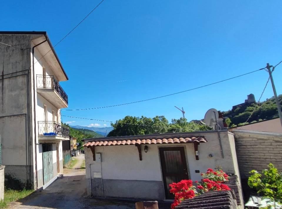 appartamento in vendita a L'Aquila in zona Assergi