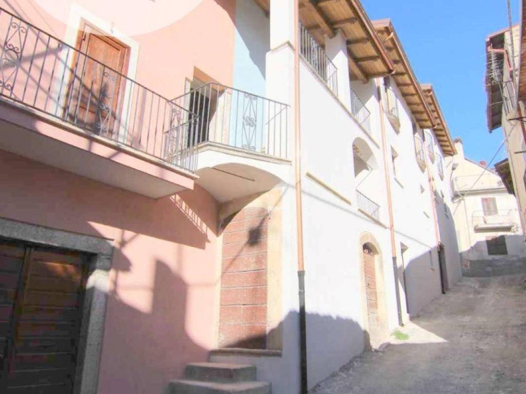casa indipendente in vendita a L'Aquila in zona Paganica