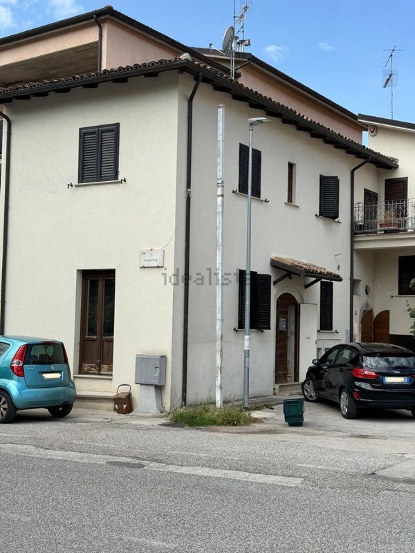 casa indipendente in vendita a L'Aquila in zona Paganica