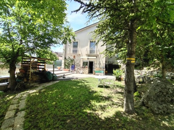casa indipendente in vendita a L'Aquila in zona Coppito