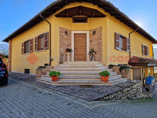 casa indipendente in vendita a L'Aquila in zona Pianola
