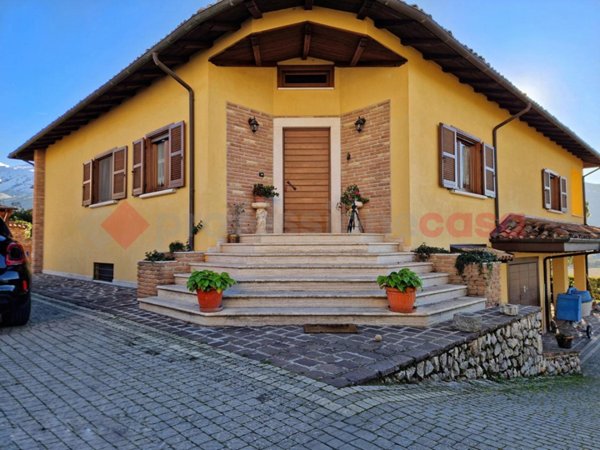 casa indipendente in vendita a L'Aquila in zona Pianola