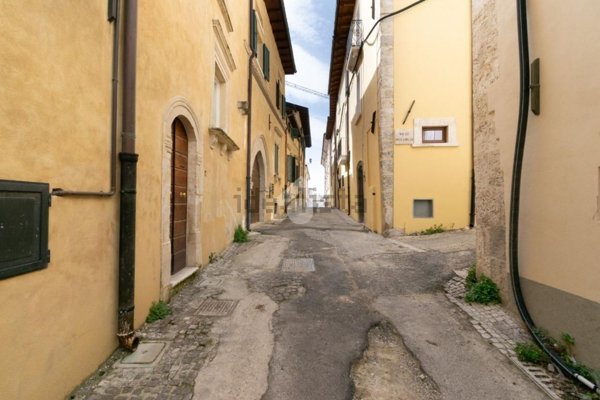 appartamento in vendita a L'Aquila in zona Centro Città