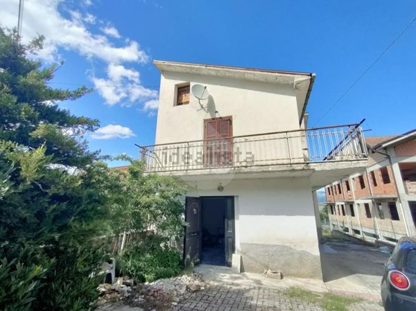 casa indipendente in vendita a L'Aquila in zona Pianola