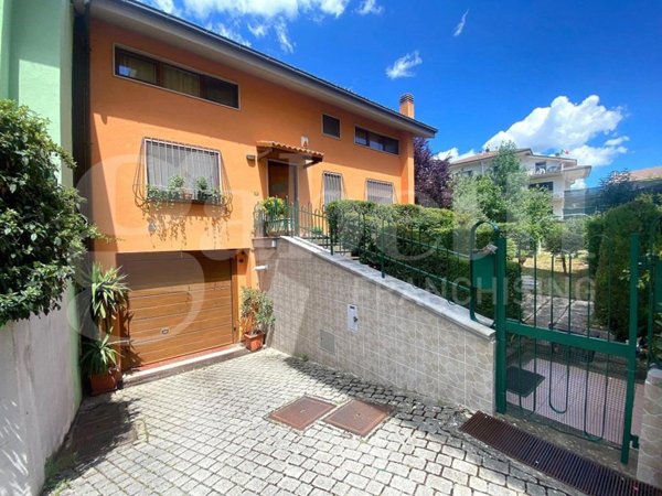 casa indipendente in vendita a L'Aquila in zona Coppito
