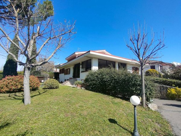 casa indipendente in vendita a L'Aquila in zona Paganica