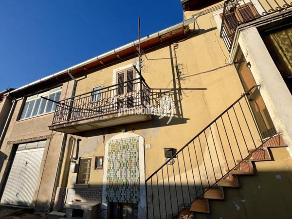 casa indipendente in vendita a L'Aquila in zona Sassa