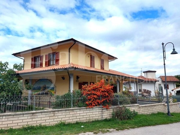 casa indipendente in vendita a L'Aquila in zona Sant'Elia