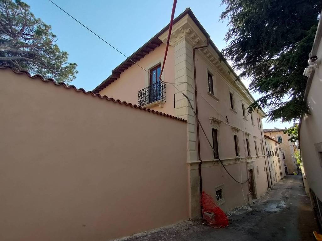 appartamento in vendita a L'Aquila in zona Centro Città
