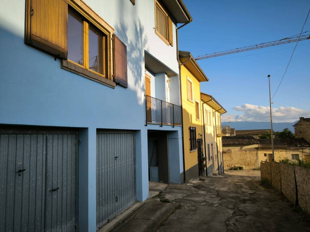 casa indipendente in vendita a L'Aquila in zona Arischia