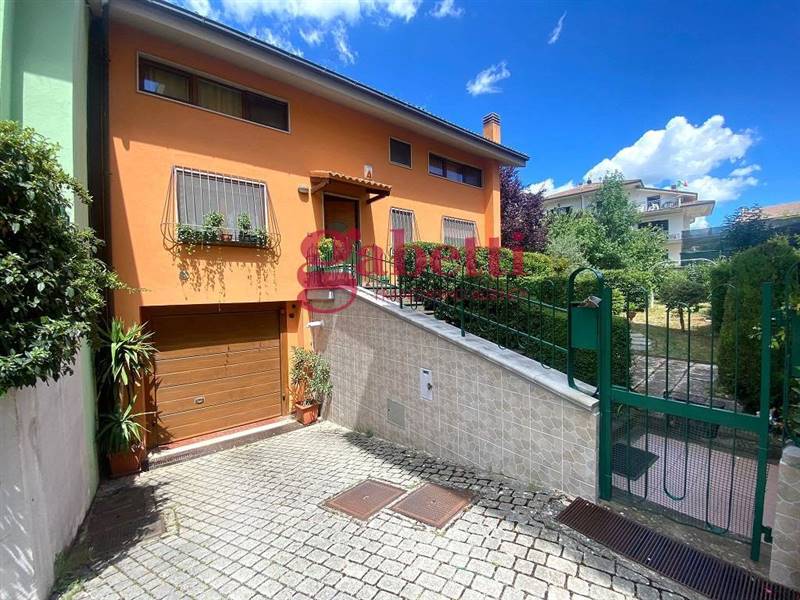 casa indipendente in vendita a L'Aquila in zona Coppito