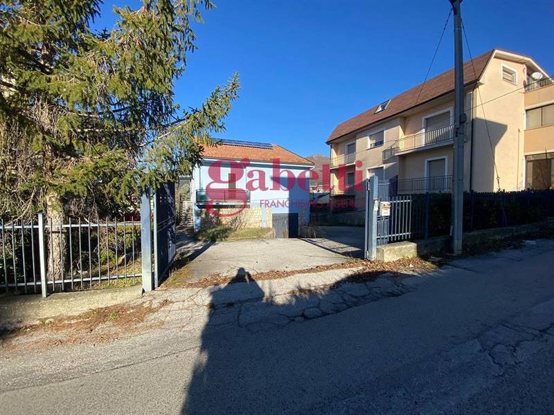 casa indipendente in vendita a L'Aquila in zona Centro Città