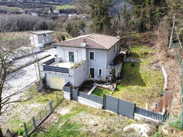 casa indipendente in vendita a L'Aquila in zona San Sisto