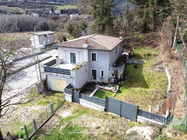 casa indipendente in vendita a L'Aquila in zona San Sisto