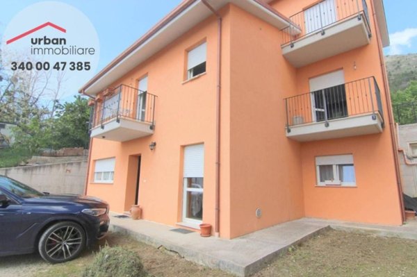 casa indipendente in vendita a L'Aquila in zona Pettino