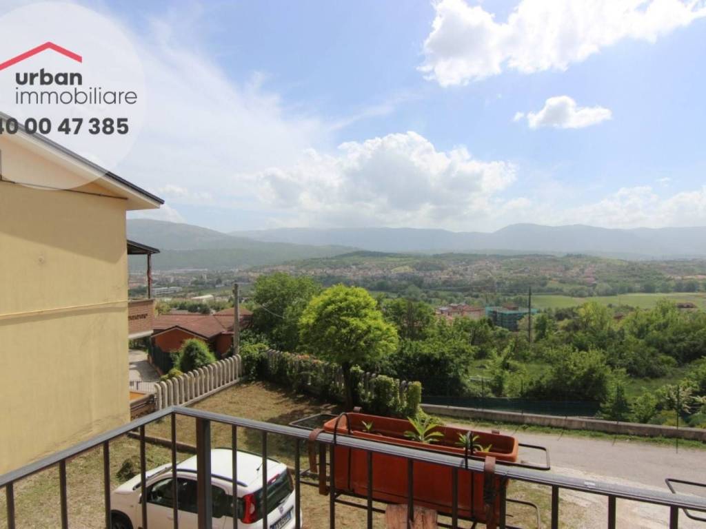 casa indipendente in vendita a L'Aquila in zona Pettino