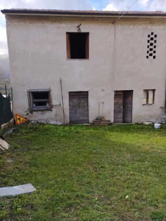 casa indipendente in vendita a L'Aquila in zona Preturo