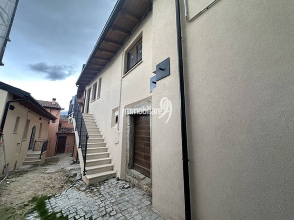 casa indipendente in vendita a L'Aquila in zona Paganica