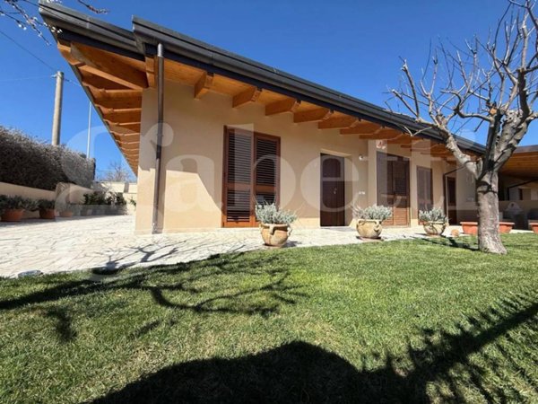 casa indipendente in vendita a L'Aquila in zona Sassa